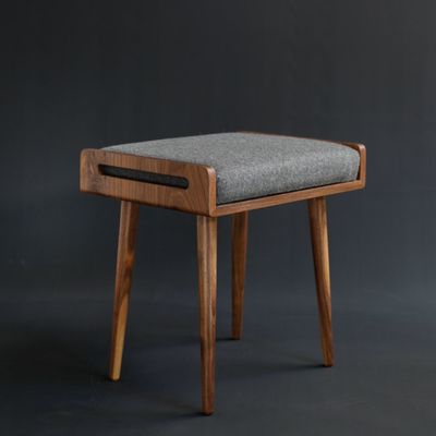 SCANDINAVIAN STOOL WITH STRAIGHT LEGS IN SOLID TIMBER